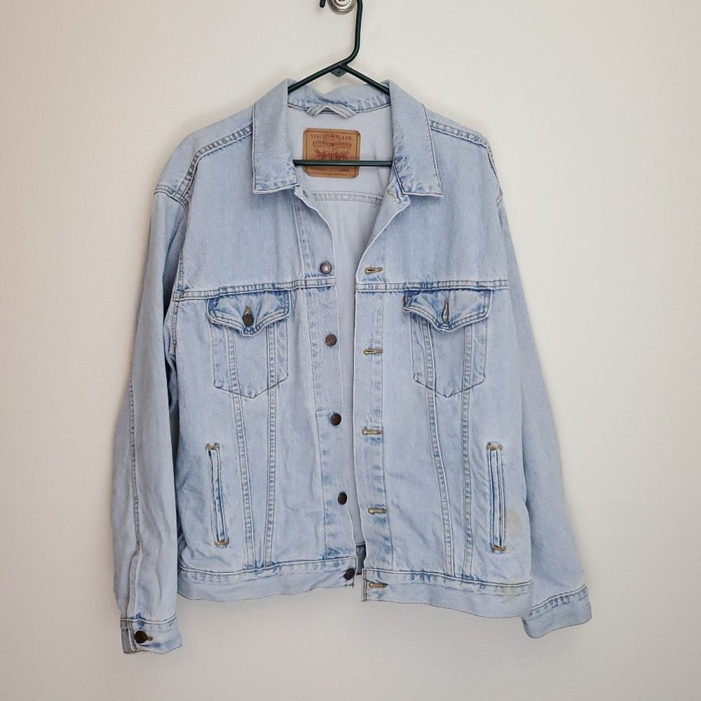 Levi's 1990's men's light wash trucker jacket